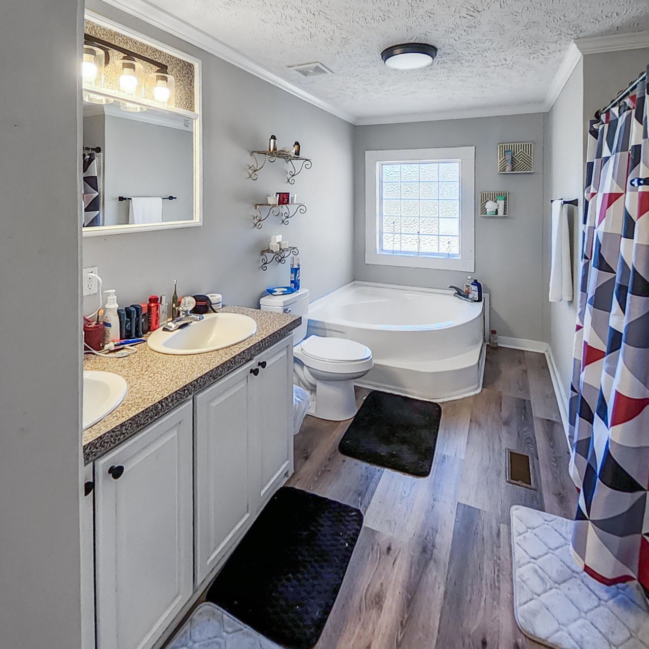 1105 Peacock Street Photo 11