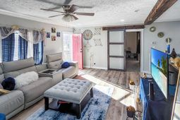 1105 Peacock Street photo 4