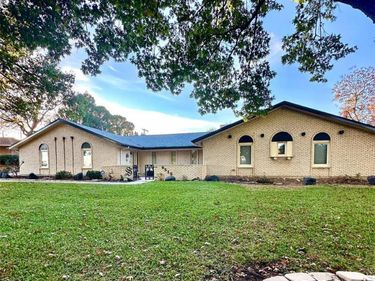 6515 Ridgeview Circle, Dallas, TX 75240