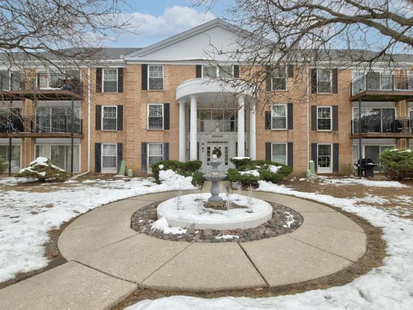 5300 Carriage Way Drive, Unit 107, Rolling Meadows, IL 60008