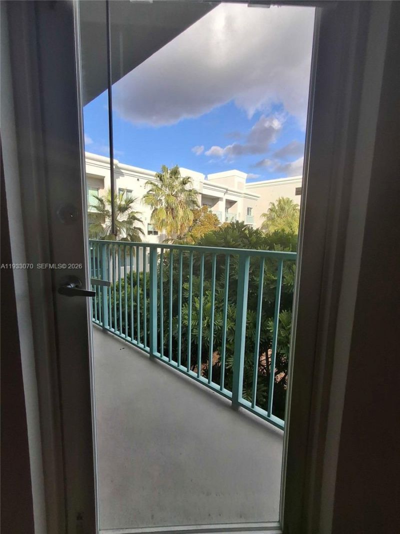 6001 SW 70th St, Unit 542, South Miami, FL 33143 Photo