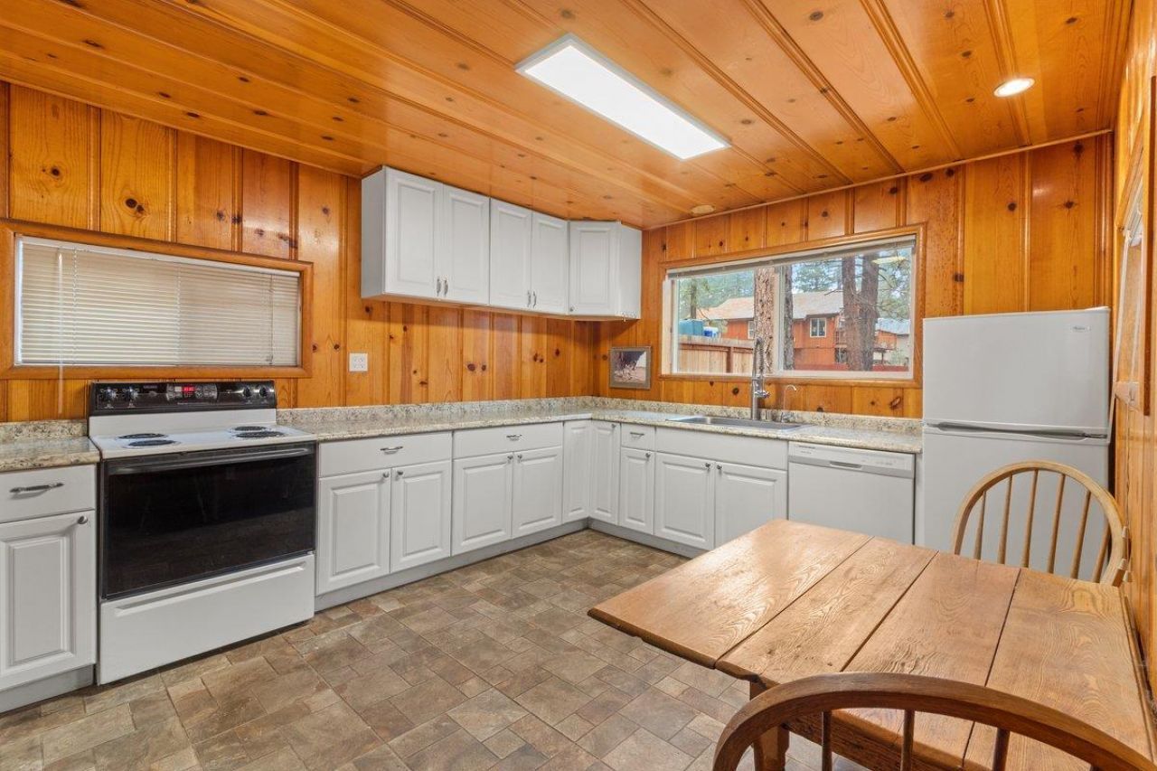 2520 Osborne Ave, South Lake Tahoe, CA 96150 Photo