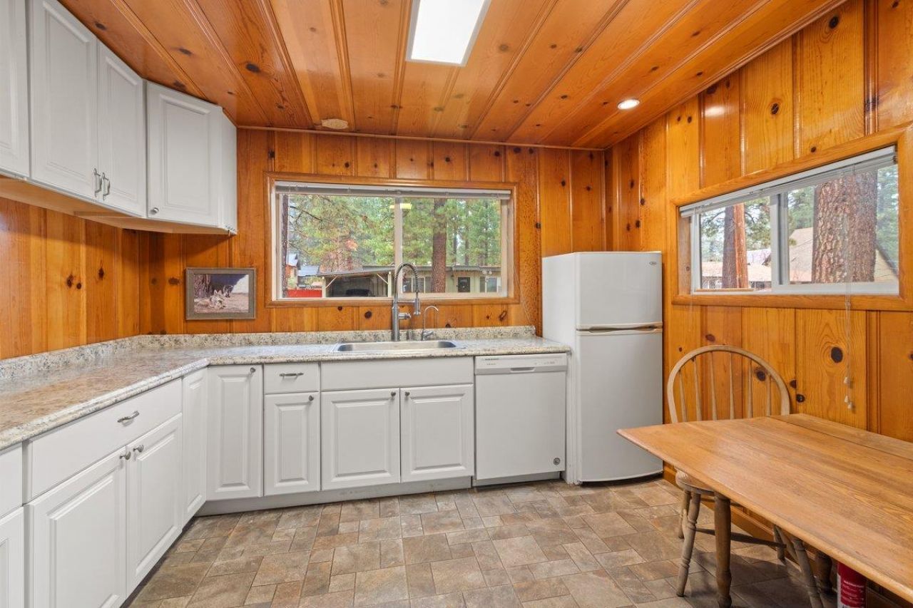 2520 Osborne Ave, South Lake Tahoe, CA 96150 Photo