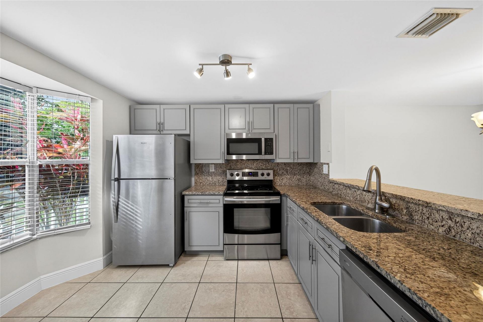 1921 NE 15th Ave, Fort Lauderdale, FL 33305 Photo