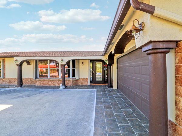 10868 Larch Court, Palm Beach Gardens, FL 33418