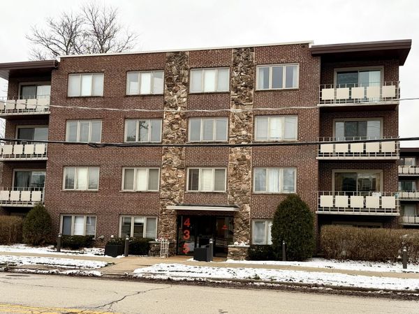 435 Ridge Road, Unit 305, Wilmette, IL 60091