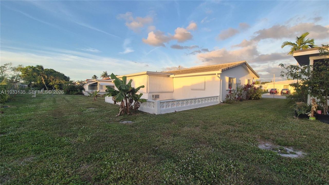 5715 NW 84th Ter, Tamarac, FL 33321 Photo