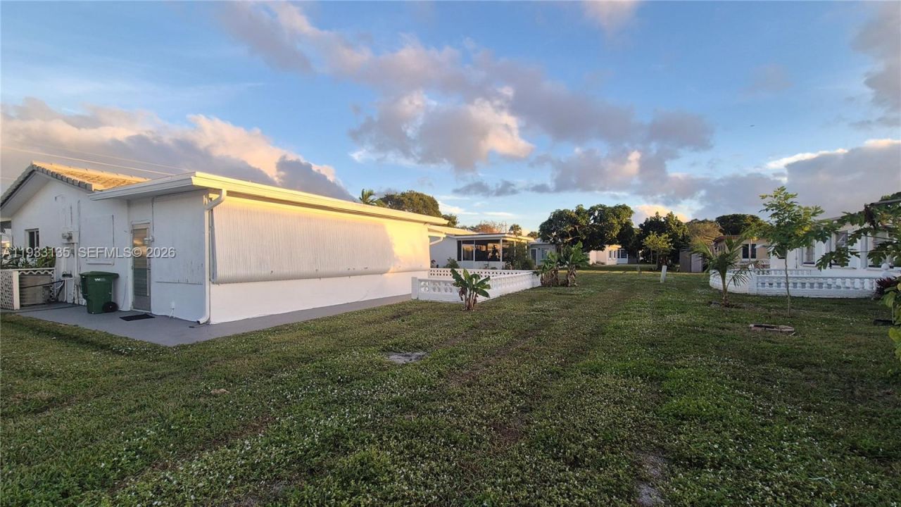 5715 NW 84th Ter, Tamarac, FL 33321 Photo