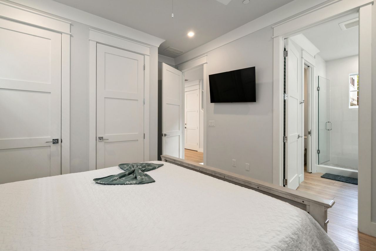 81906 Overseas Highway, Unit 3, Islamorada, FL 33036 Photo