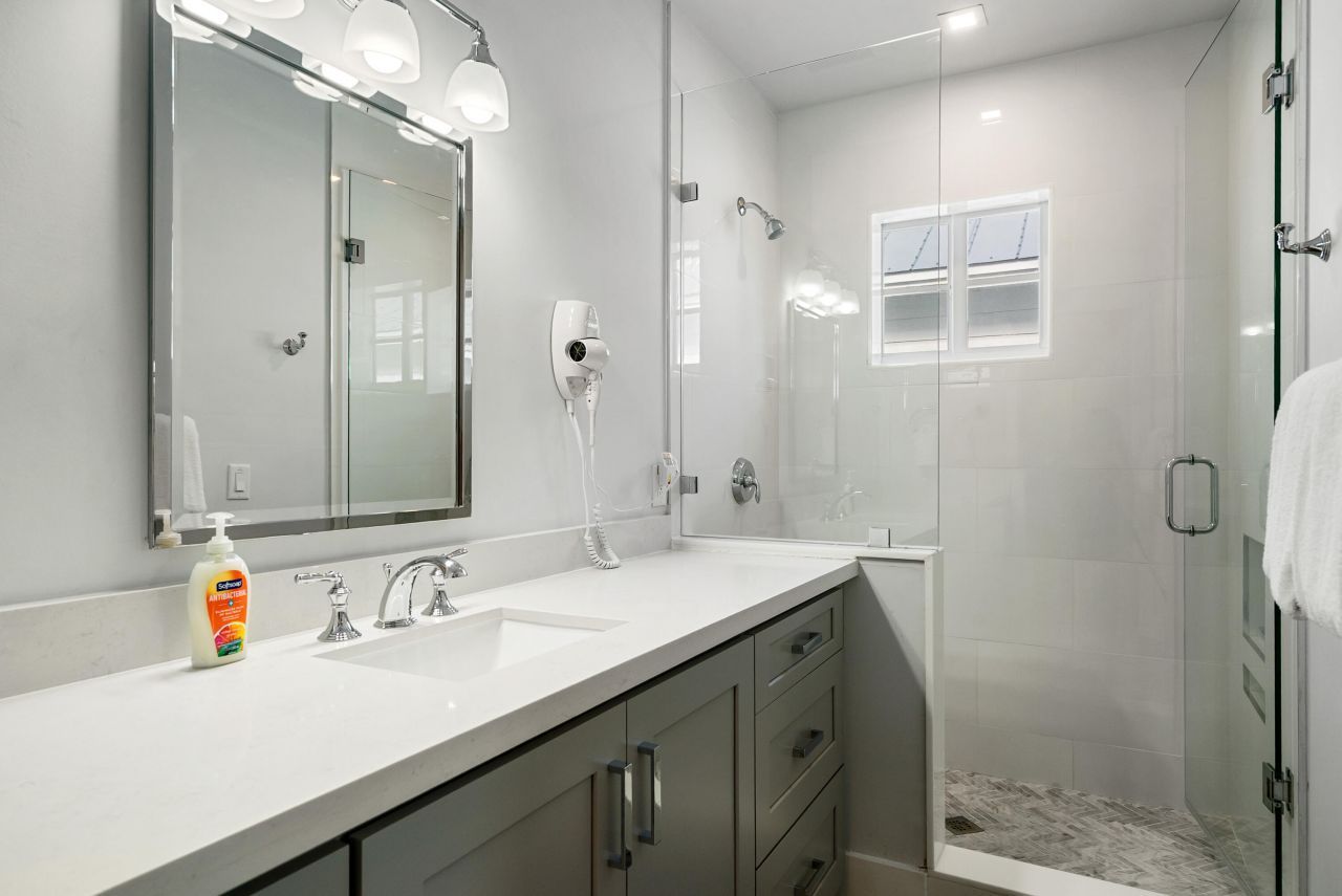 81906 Overseas Highway, Unit 3, Islamorada, FL 33036 Photo