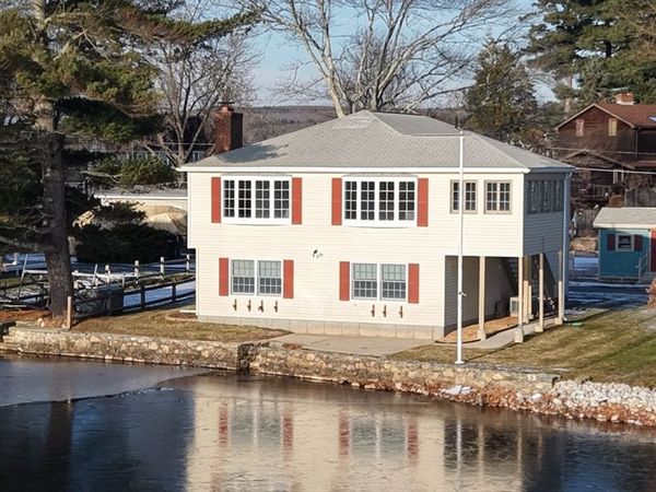 10 Indian Point Rd, Webster, MA 01570