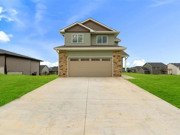 803 Mont Clair St, Solon, IA 52333