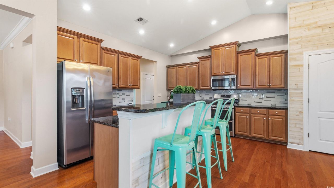 1960 Oxford St. Photo 11