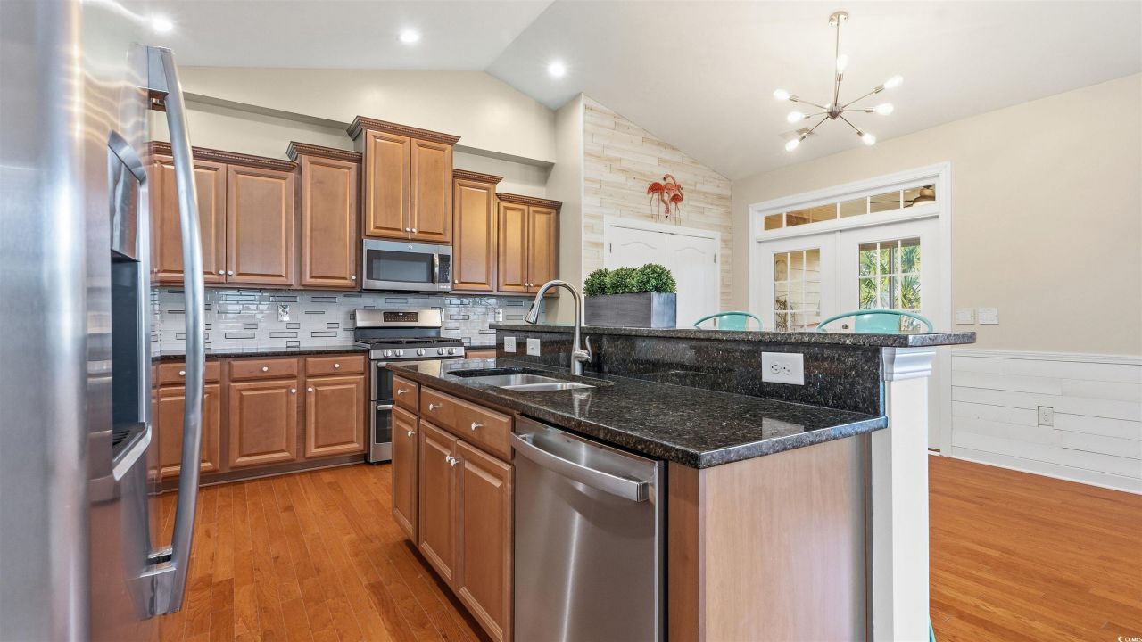 1960 Oxford St. Photo 12