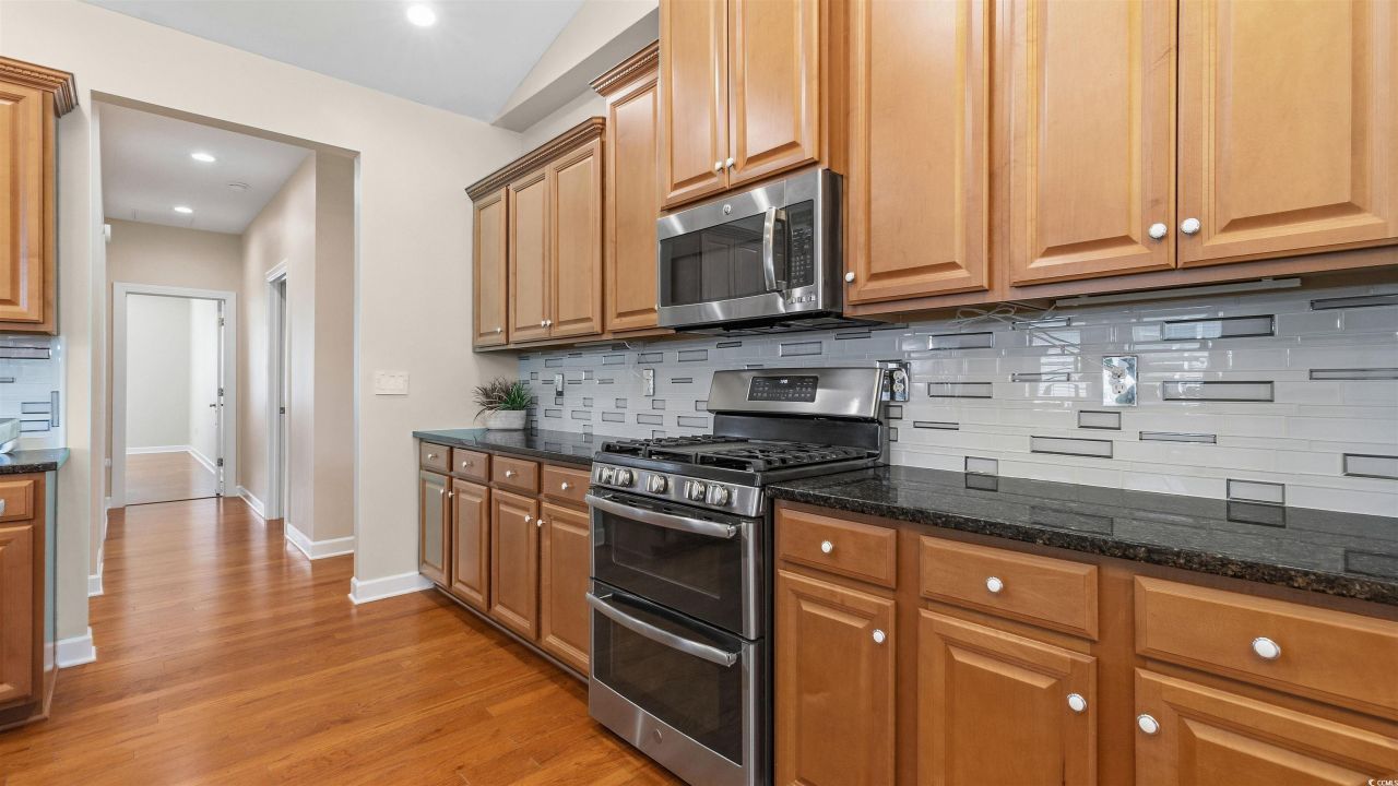 1960 Oxford St. Photo 13