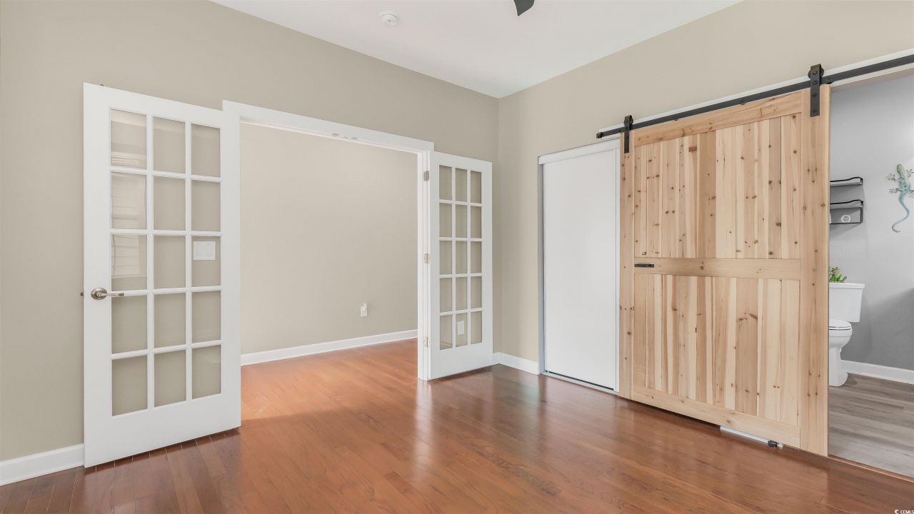 1960 Oxford St. Photo 23