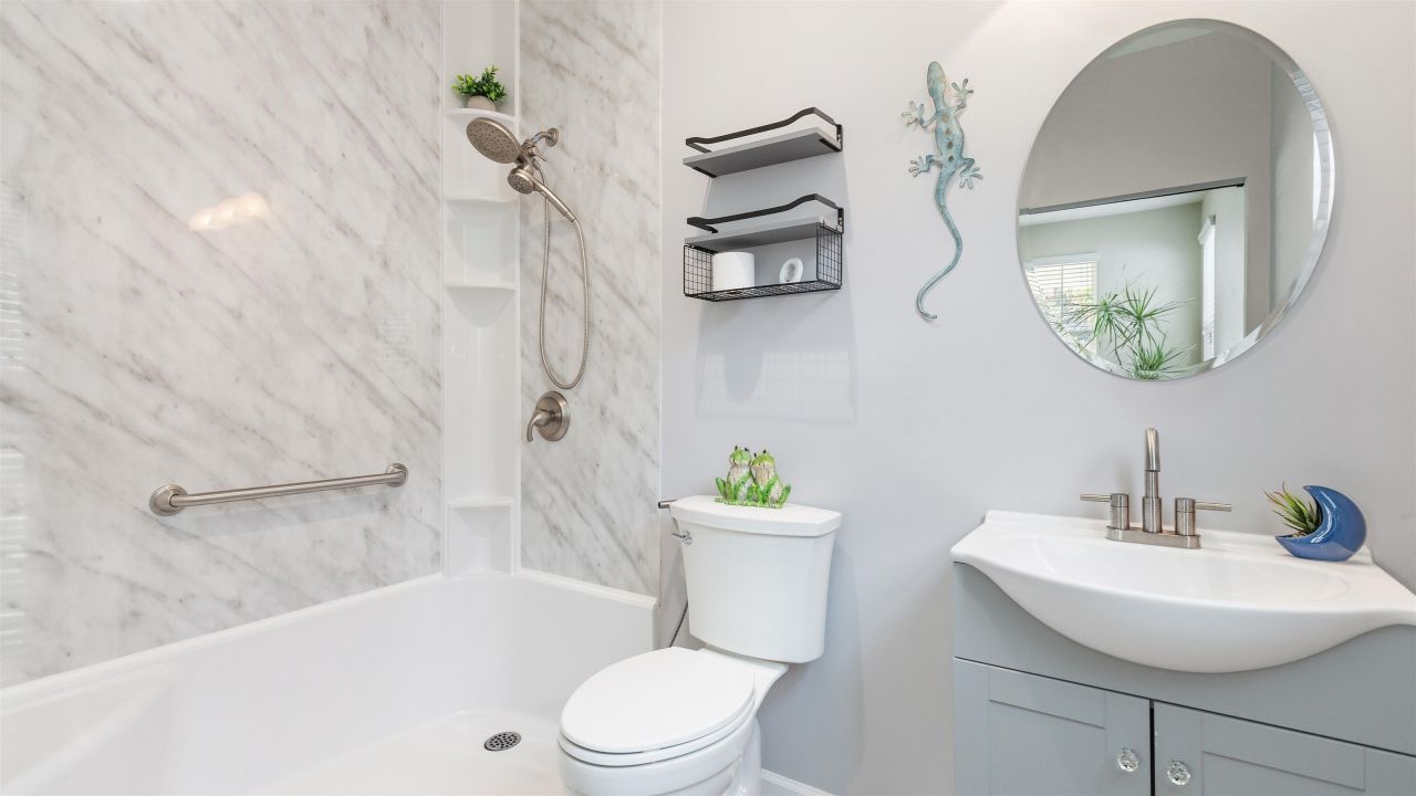 1960 Oxford St. Photo 24