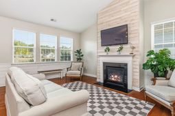 1960 Oxford St. photo 4