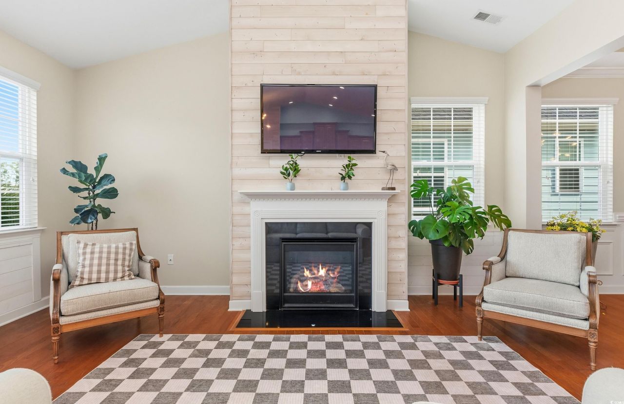 1960 Oxford St. Photo 5