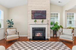 1960 Oxford St. photo 4