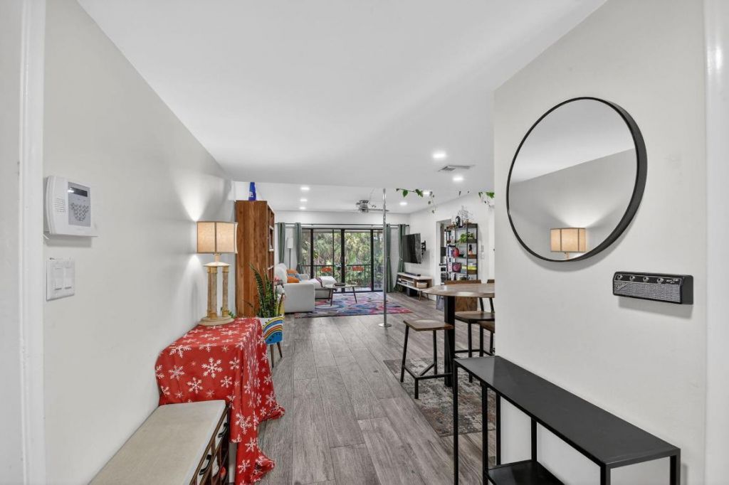 1801 Presidential Way, Unit D204, West Palm Beach, FL 33401 Photo