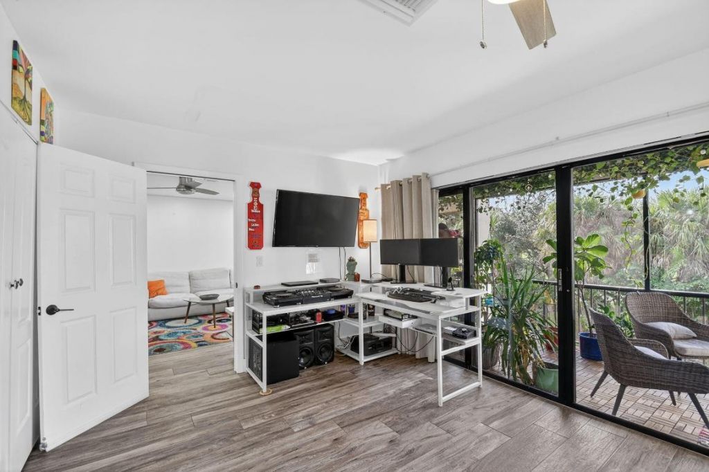 1801 Presidential Way, Unit D204, West Palm Beach, FL 33401 Photo