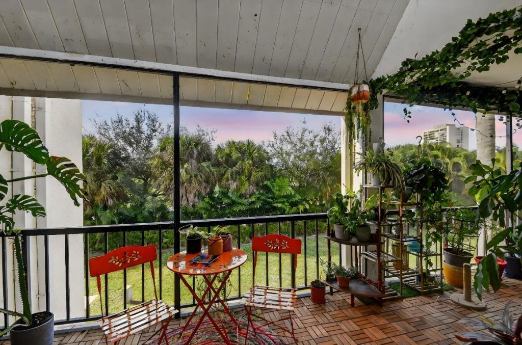 1801 Presidential Way, Unit D204, West Palm Beach, FL 33401 Photo