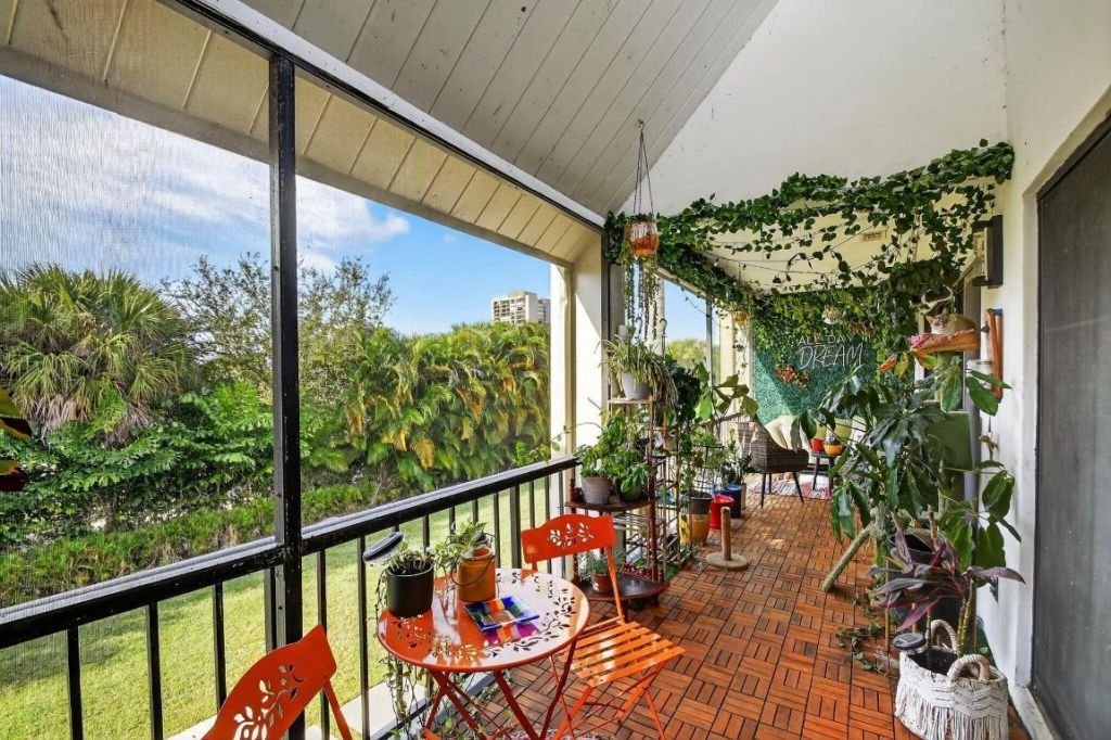 1801 Presidential Way, Unit D204, West Palm Beach, FL 33401 Photo