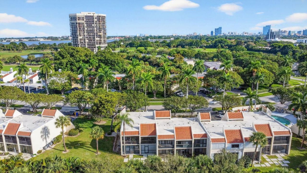 1801 Presidential Way, Unit D204, West Palm Beach, FL 33401 Photo