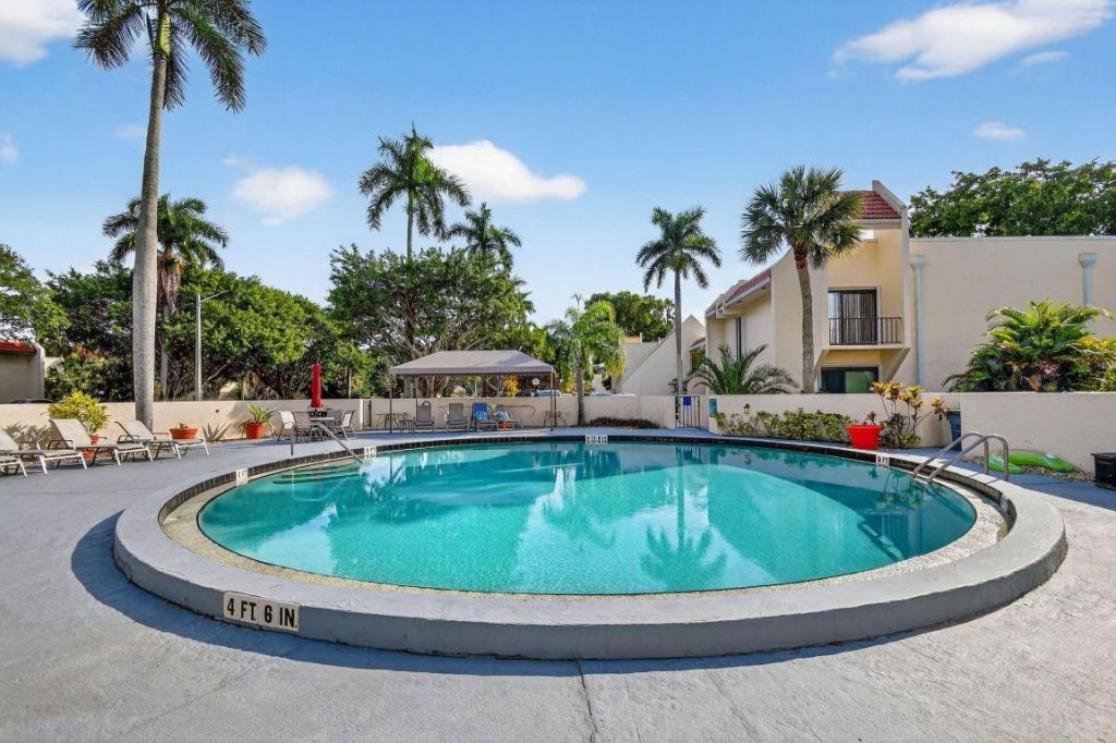 1801 Presidential Way, Unit D204, West Palm Beach, FL 33401 Photo