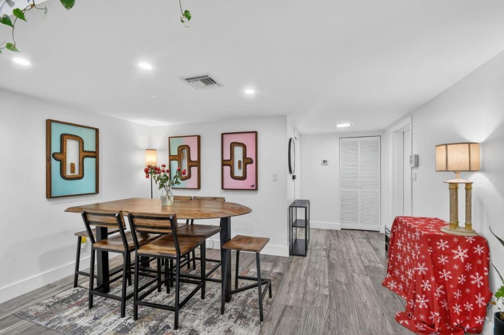 1801 Presidential Way, Unit D204, West Palm Beach, FL 33401 Photo