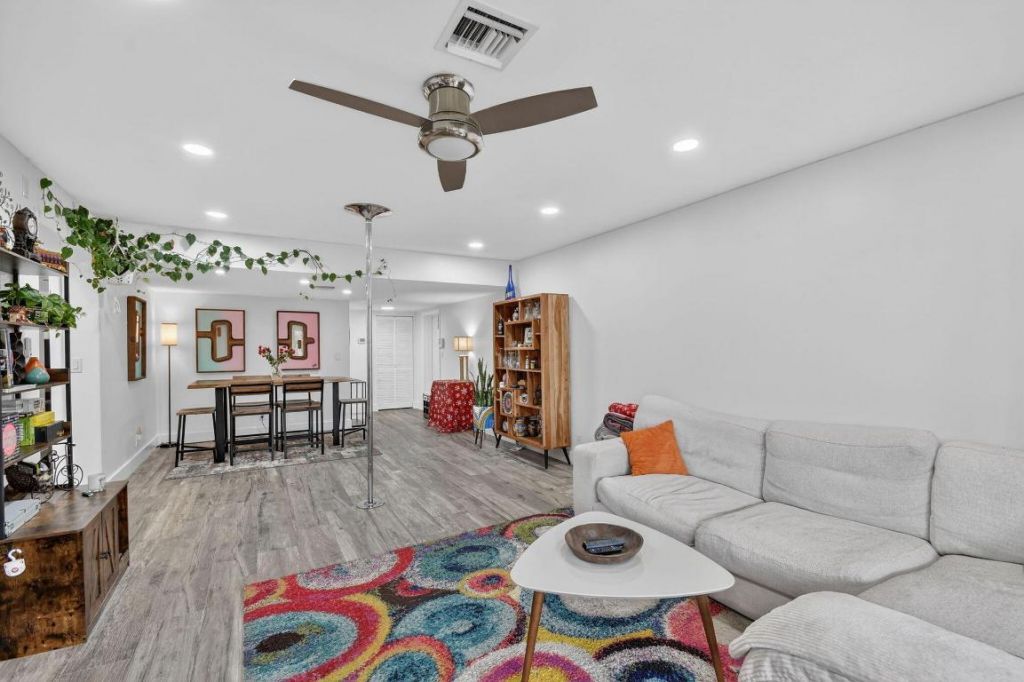 1801 Presidential Way, Unit D204, West Palm Beach, FL 33401 Photo