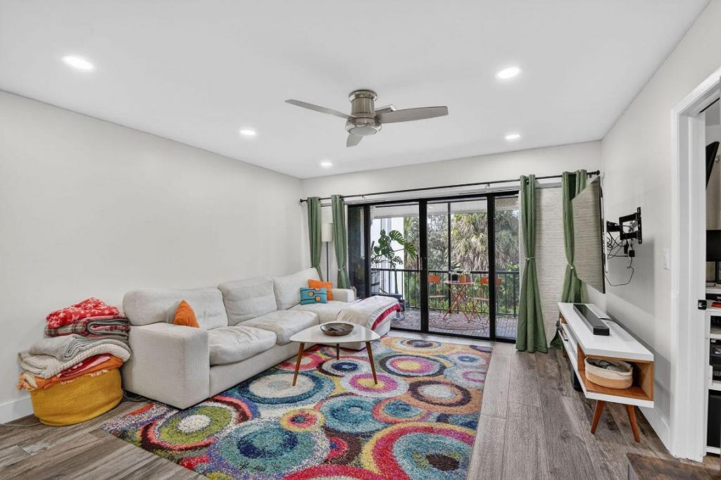 1801 Presidential Way, Unit D204, West Palm Beach, FL 33401 Photo