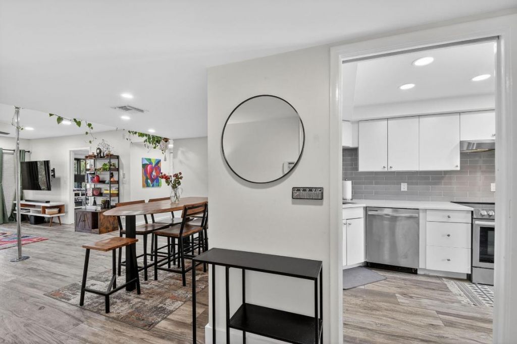 1801 Presidential Way, Unit D204, West Palm Beach, FL 33401 Photo