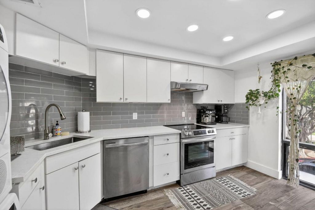 1801 Presidential Way, Unit D204, West Palm Beach, FL 33401 Photo