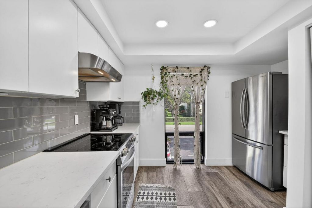 1801 Presidential Way, Unit D204, West Palm Beach, FL 33401 Photo