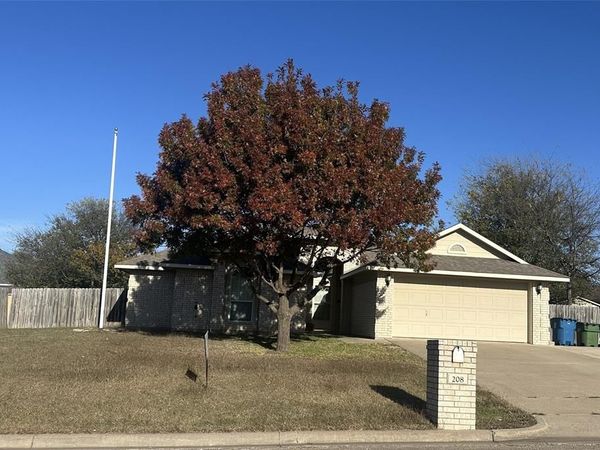 208 Pearl Drive, Hewitt, TX 76643