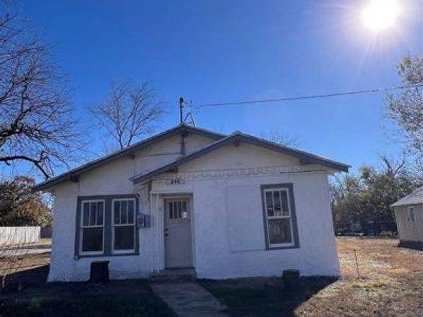 316 E 7th Street, Coleman, TX 76834