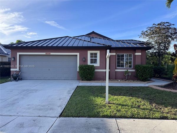 326 SW 162nd Ave , Pembroke Pines, FL 33027