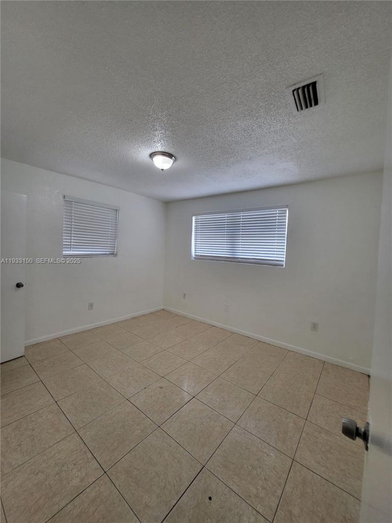 1404 NW 60th St, Unit 1404, Miami, FL 33142 Photo