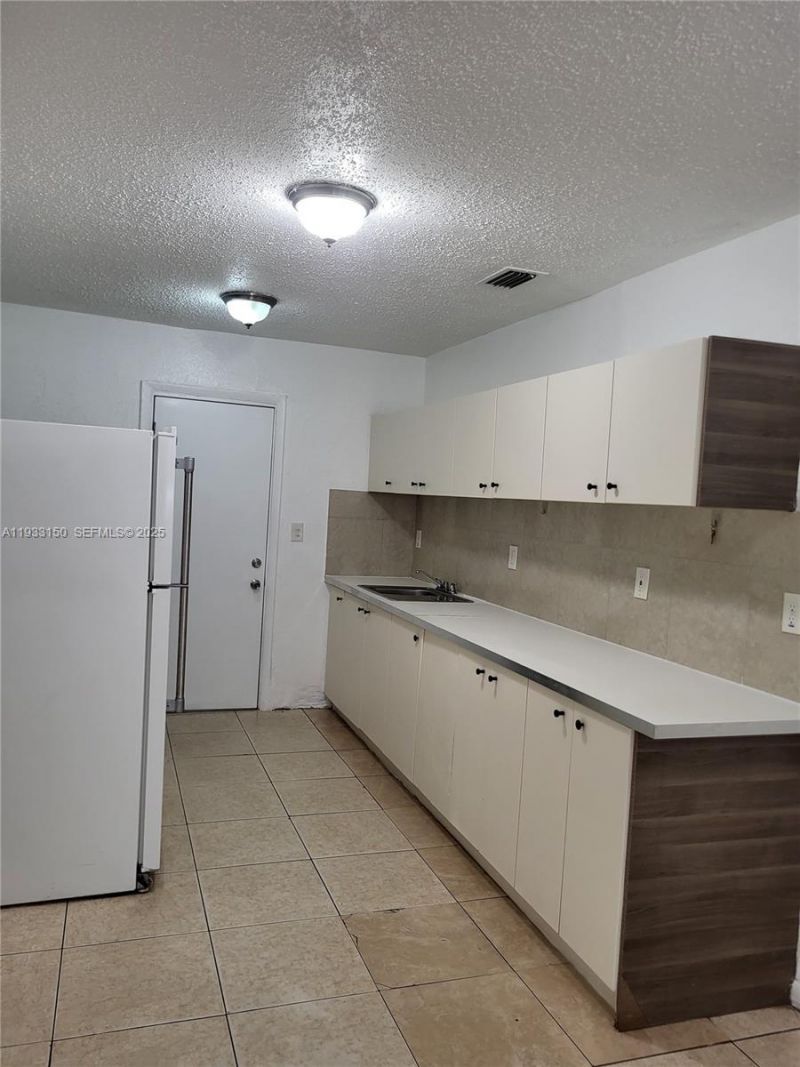 1404 NW 60th St, Unit 1404, Miami, FL 33142 Photo