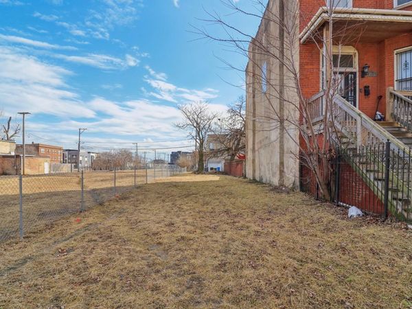 3913 S Prairie Avenue, Chicago, IL 60653