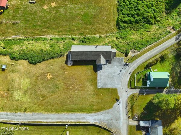 301 School St, Tellico Plains, TN 37385