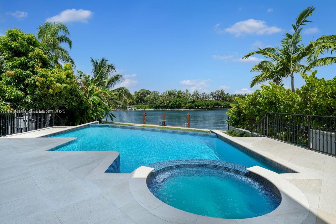 919 92nd St, Surfside, FL 33154 Photo