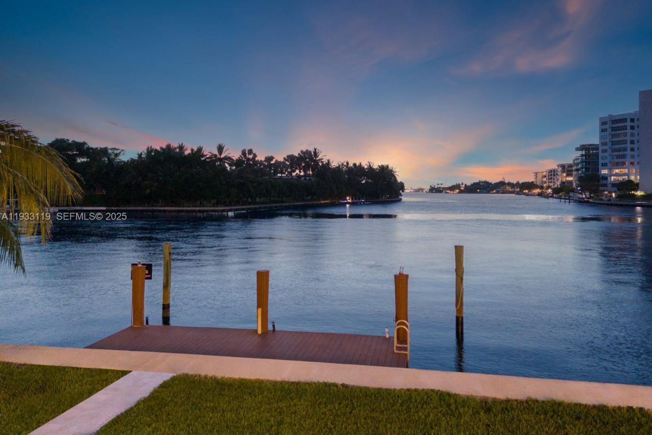 919 92nd St, Surfside, FL 33154 Photo