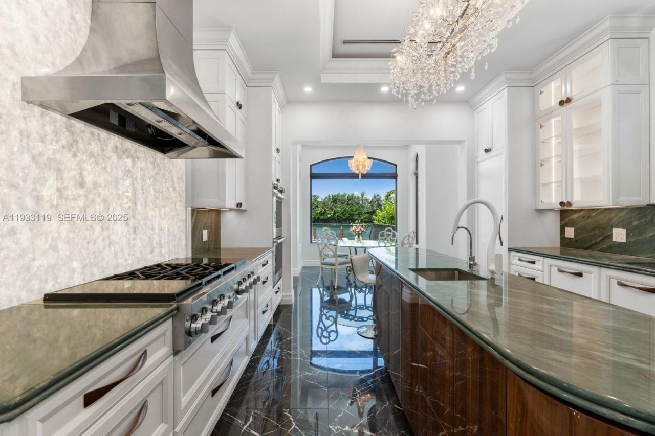 919 92nd St, Surfside, FL 33154 Photo