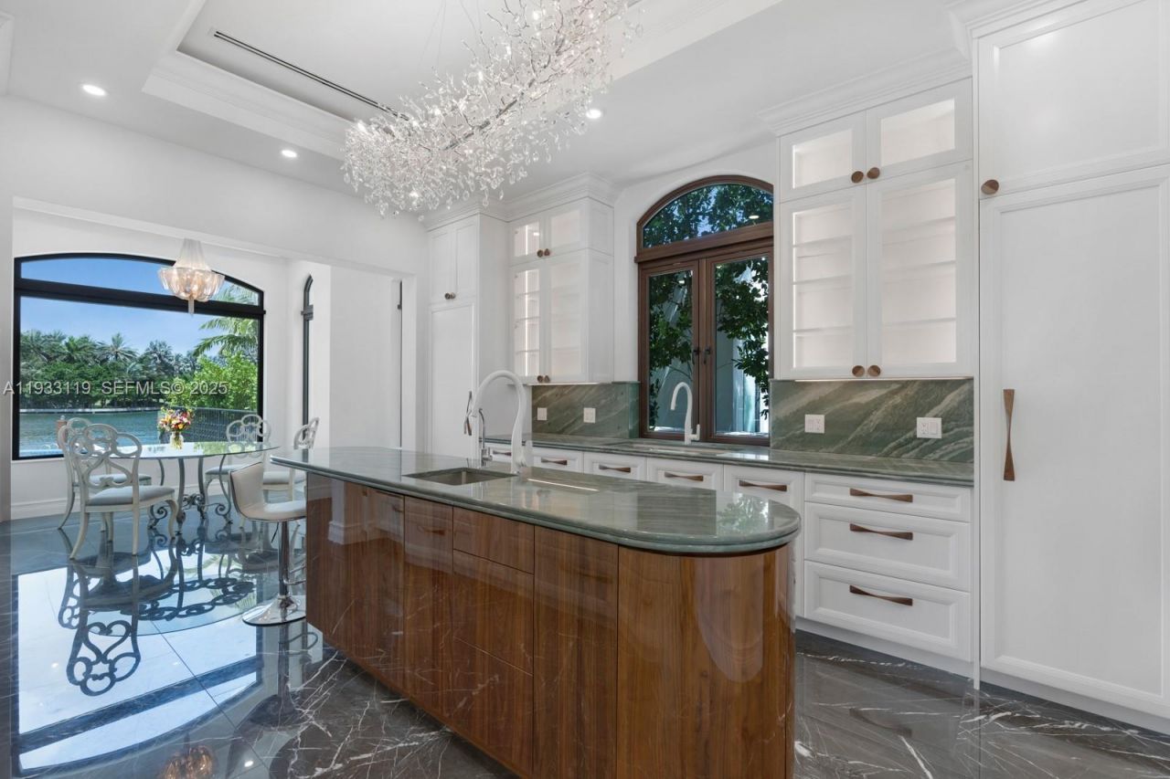 919 92nd St, Surfside, FL 33154 Photo