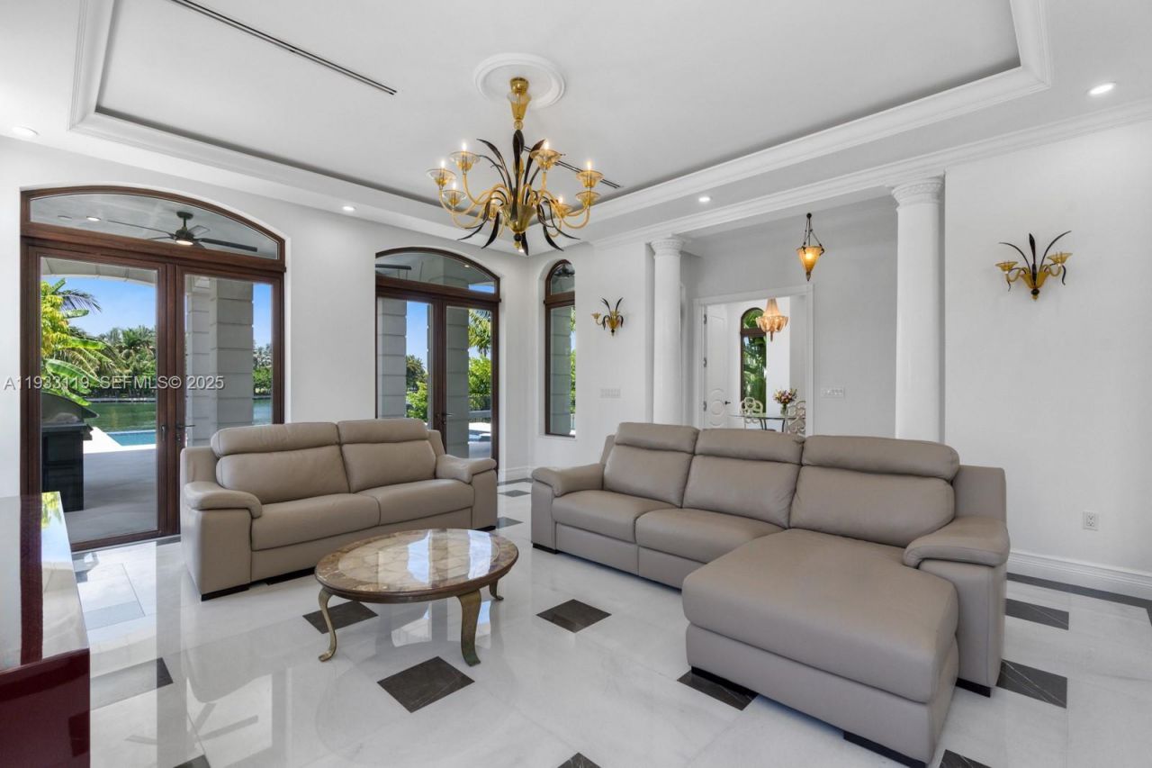 919 92nd St, Surfside, FL 33154 Photo