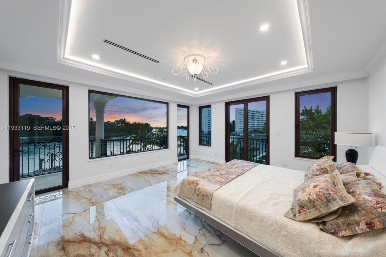 919 92nd St, Surfside, FL 33154 Photo