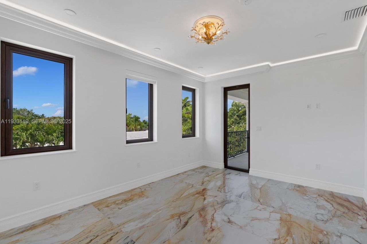 919 92nd St, Surfside, FL 33154 Photo